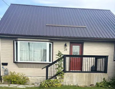 Detached in Belleville