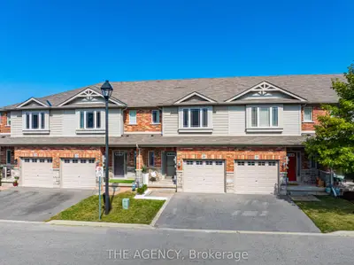 Att/Row/Townhouse in Grimsby