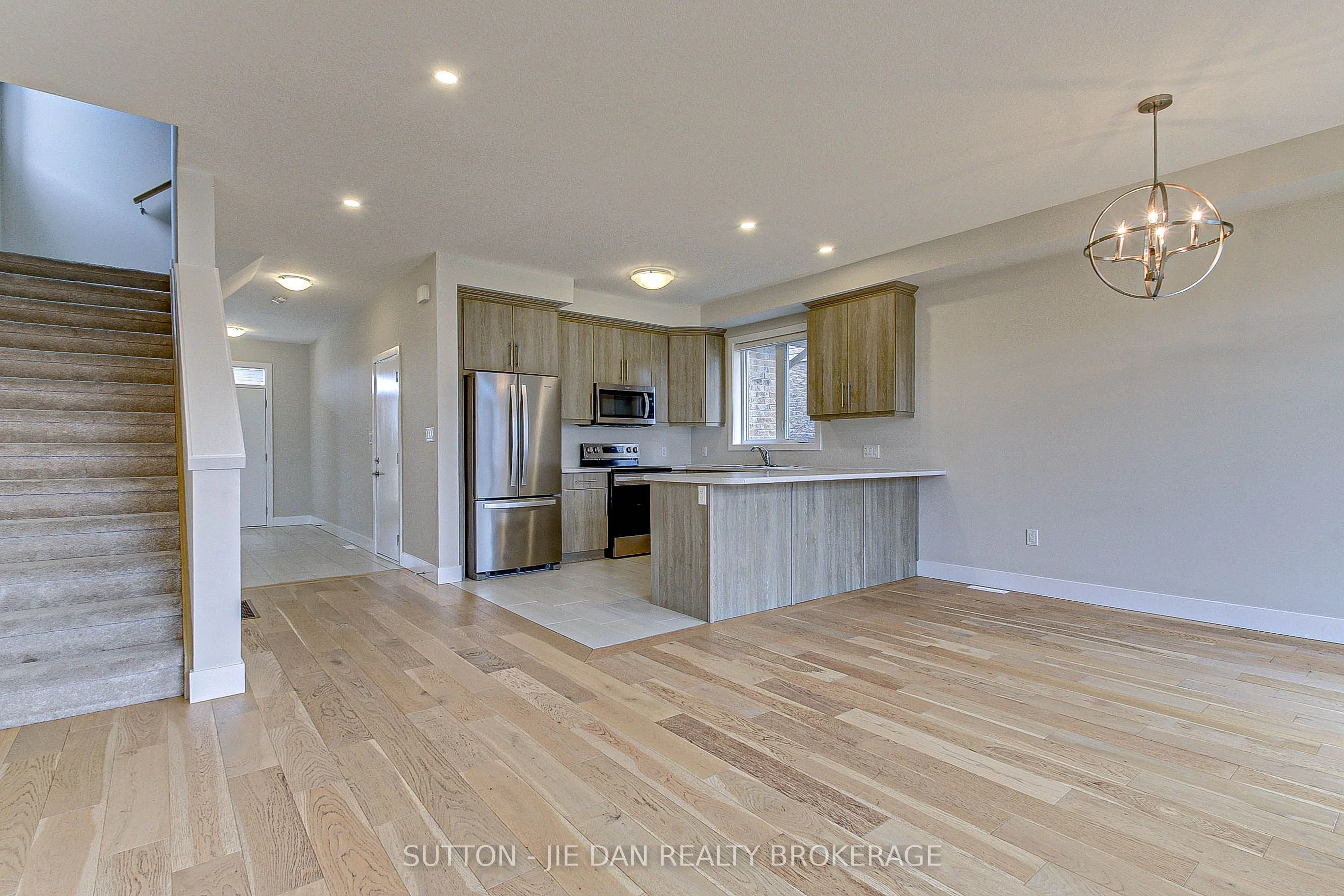 350 EDGEVALLEY Road, London East, ON N5V 5J3