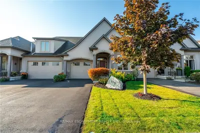 Att/Row/Townhouse in Welland
