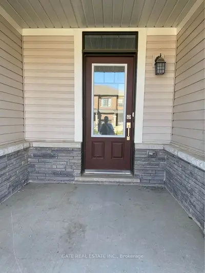 Att/Row/Townhouse in Haldimand