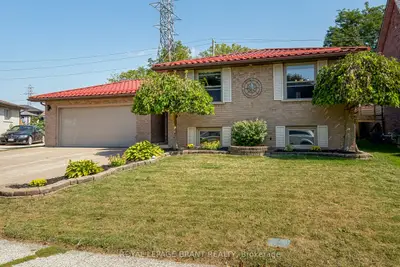 Detached in Brantford