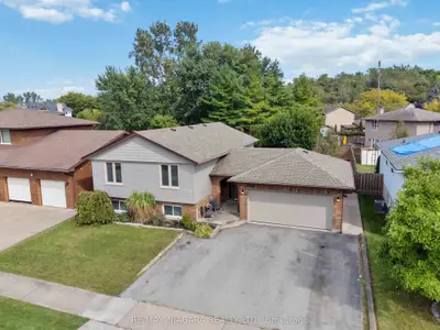 Detached in Niagara Falls