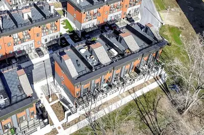 Condo Townhouse in Brant