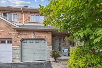 Att/Row/Townhouse in Hamilton