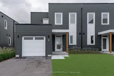 Condo Townhouse in Kawartha Lakes