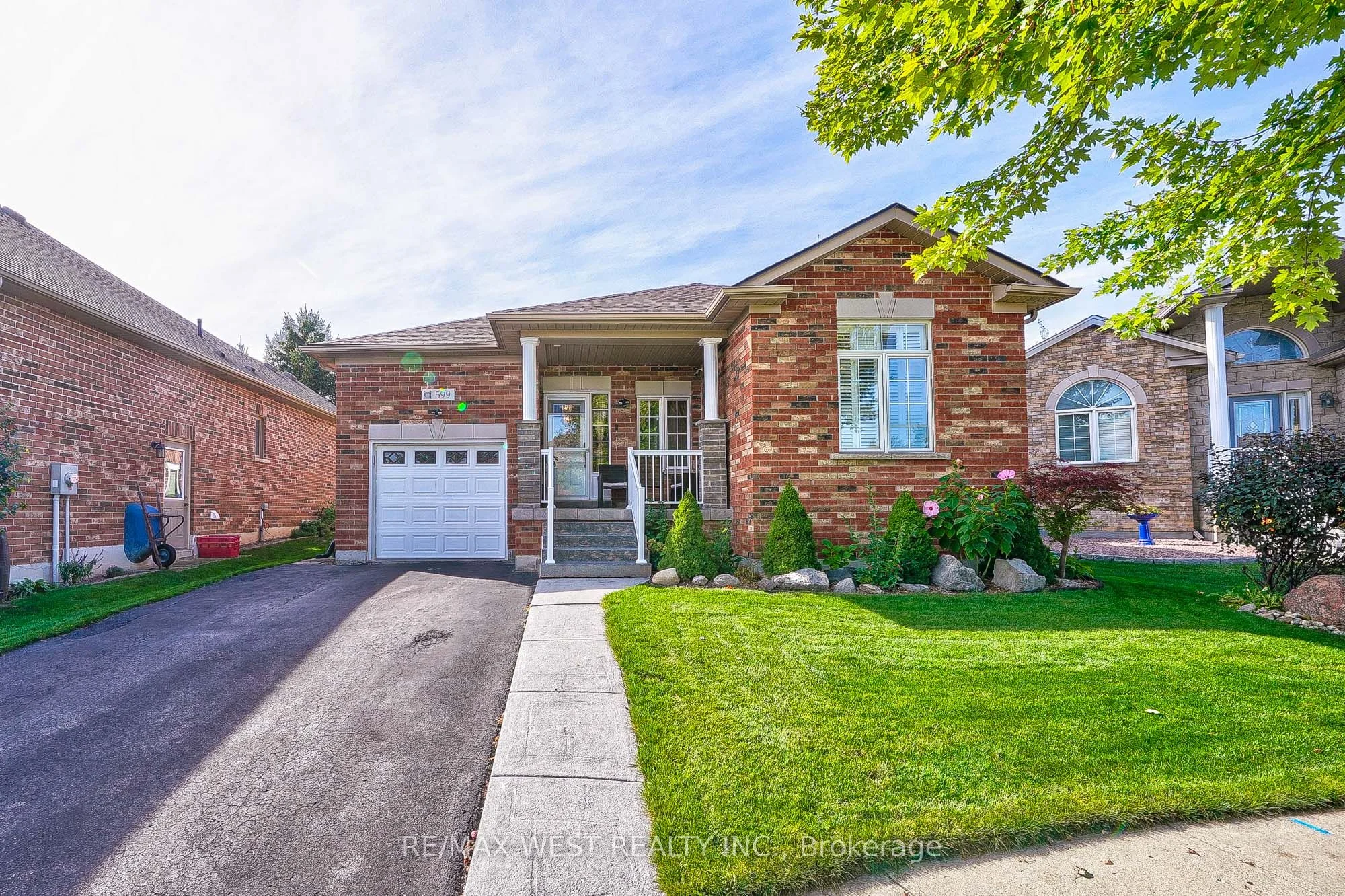 Detached in Woodstock