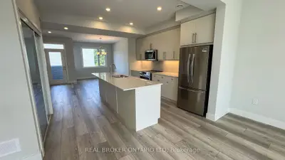 Condo Townhouse in London South