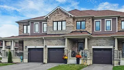 Att/Row/Townhouse in Haldimand