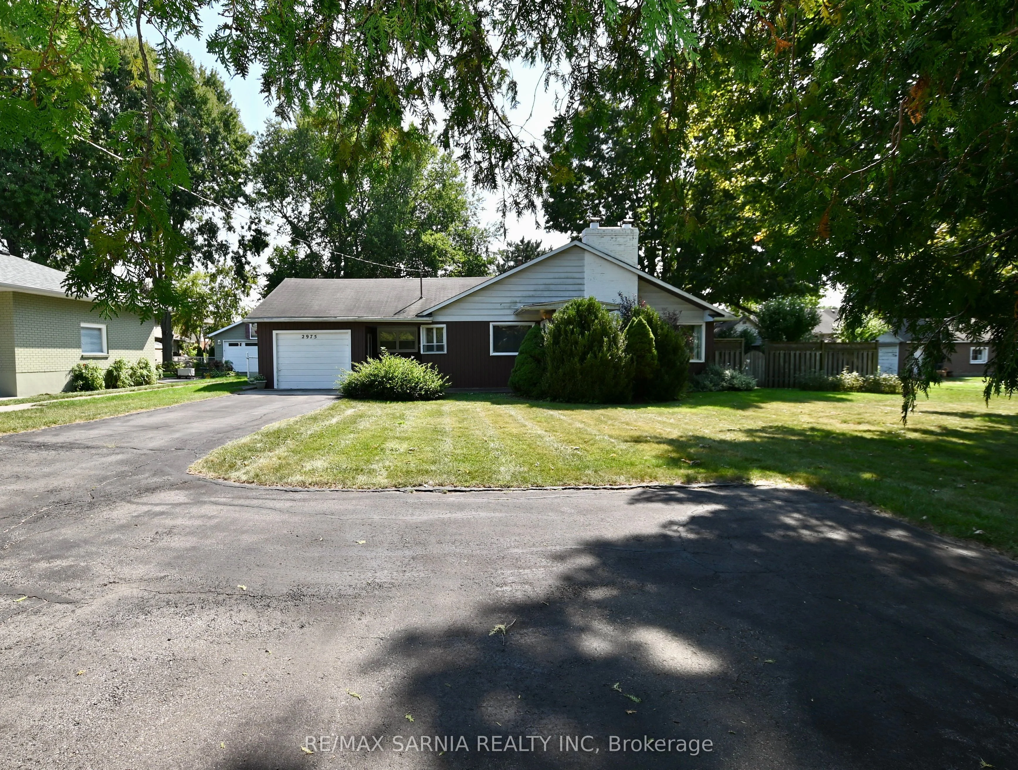 2975 Old Lakeshore Road S, Sarnia, On N0n 1c0