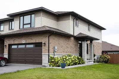 Att/Row/Townhouse in Belleville