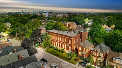Condo Apartment in Hamilton