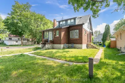 Triplex in London East