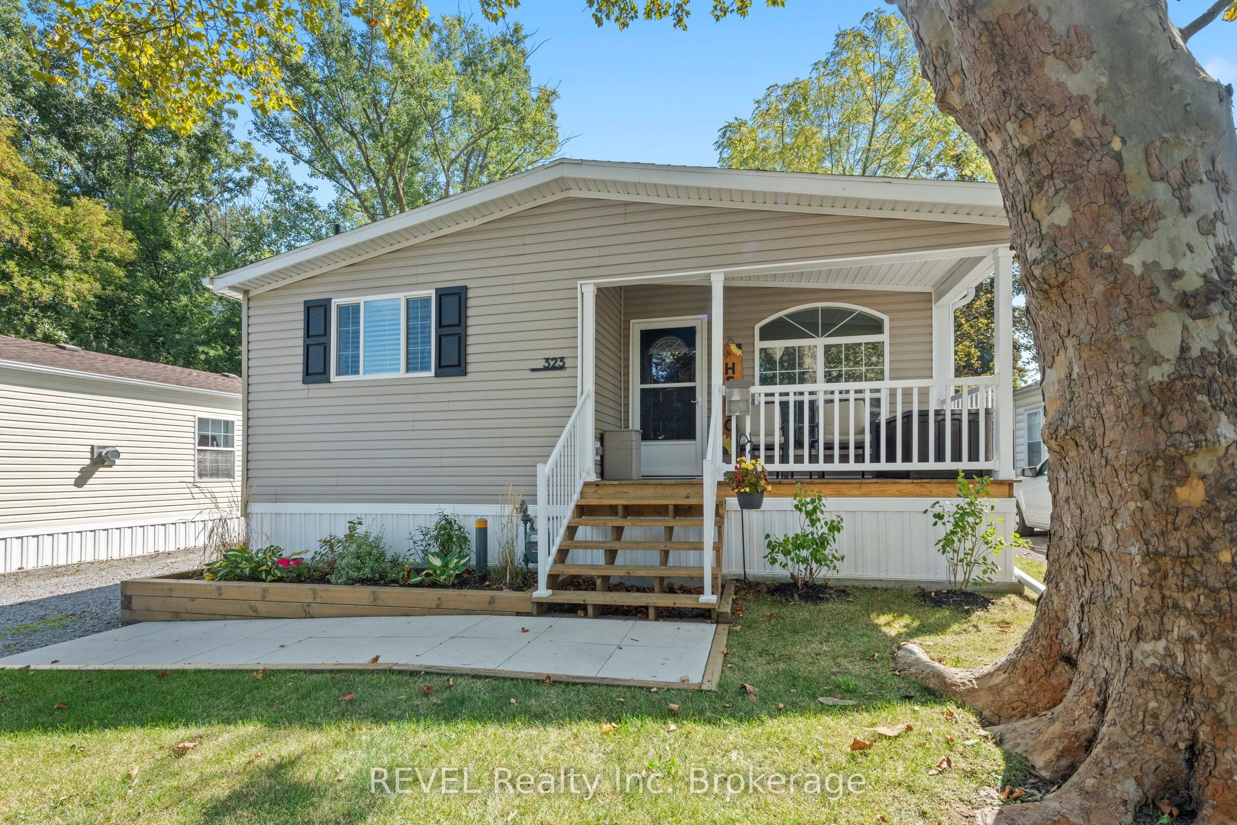 23 Four Mile Creek Road 323, Niagara-on-the-lake, On L0s 1j1