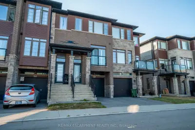 Att/Row/Townhouse in Hamilton