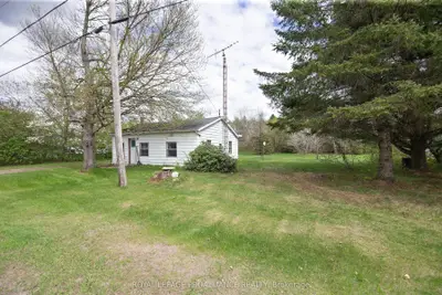 38 Edward Street, Addington Highlands, On K0h 1p0