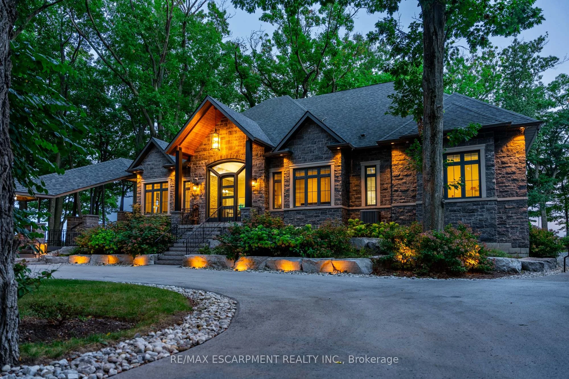 Detached in Port Colborne