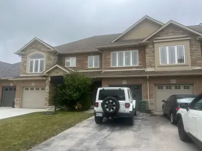 Att/Row/Townhouse in Hamilton