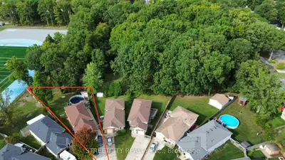 Detached in Sarnia