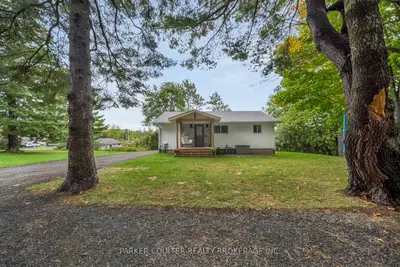 Detached in Parry Sound