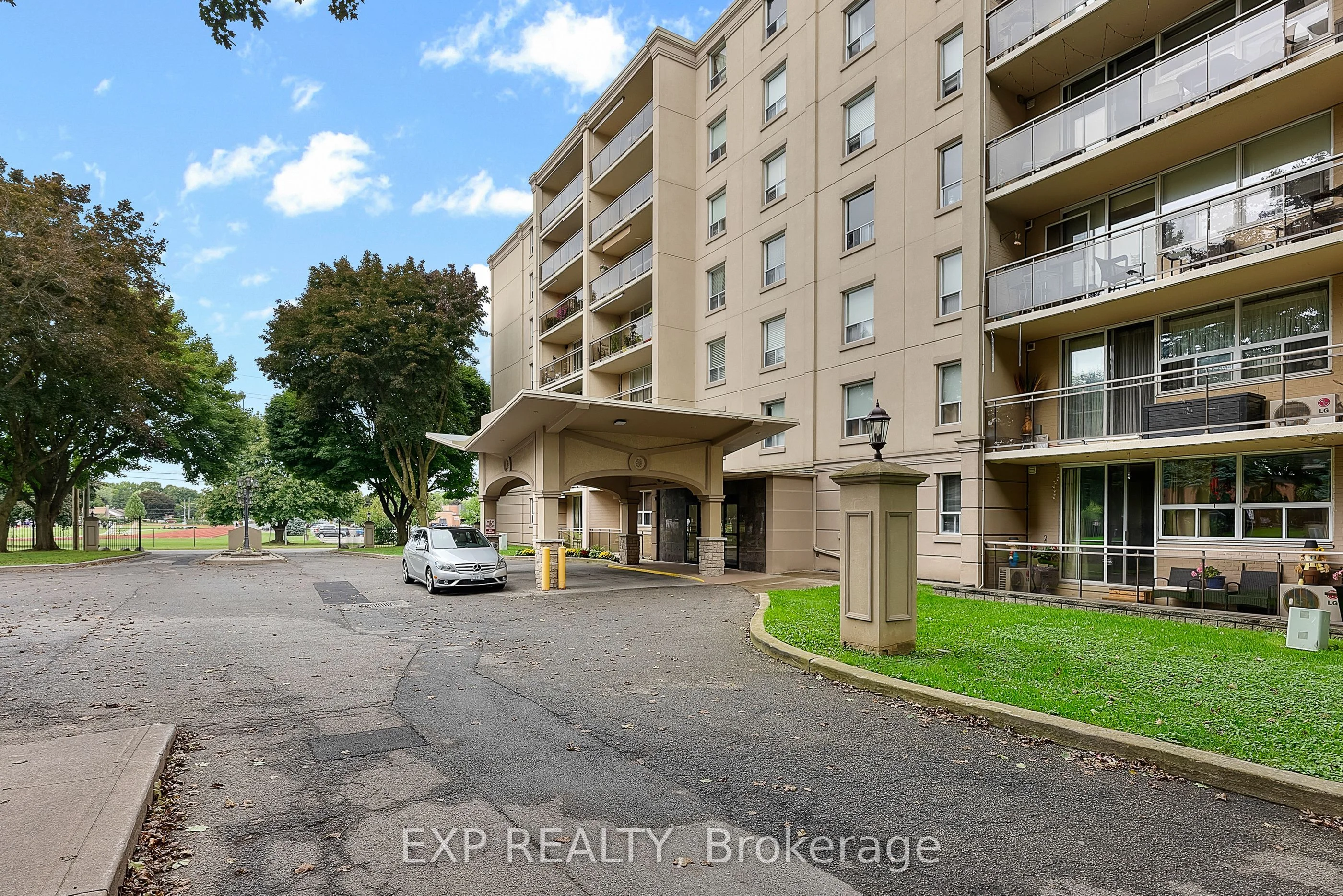 Condo Apartment in Niagara Falls