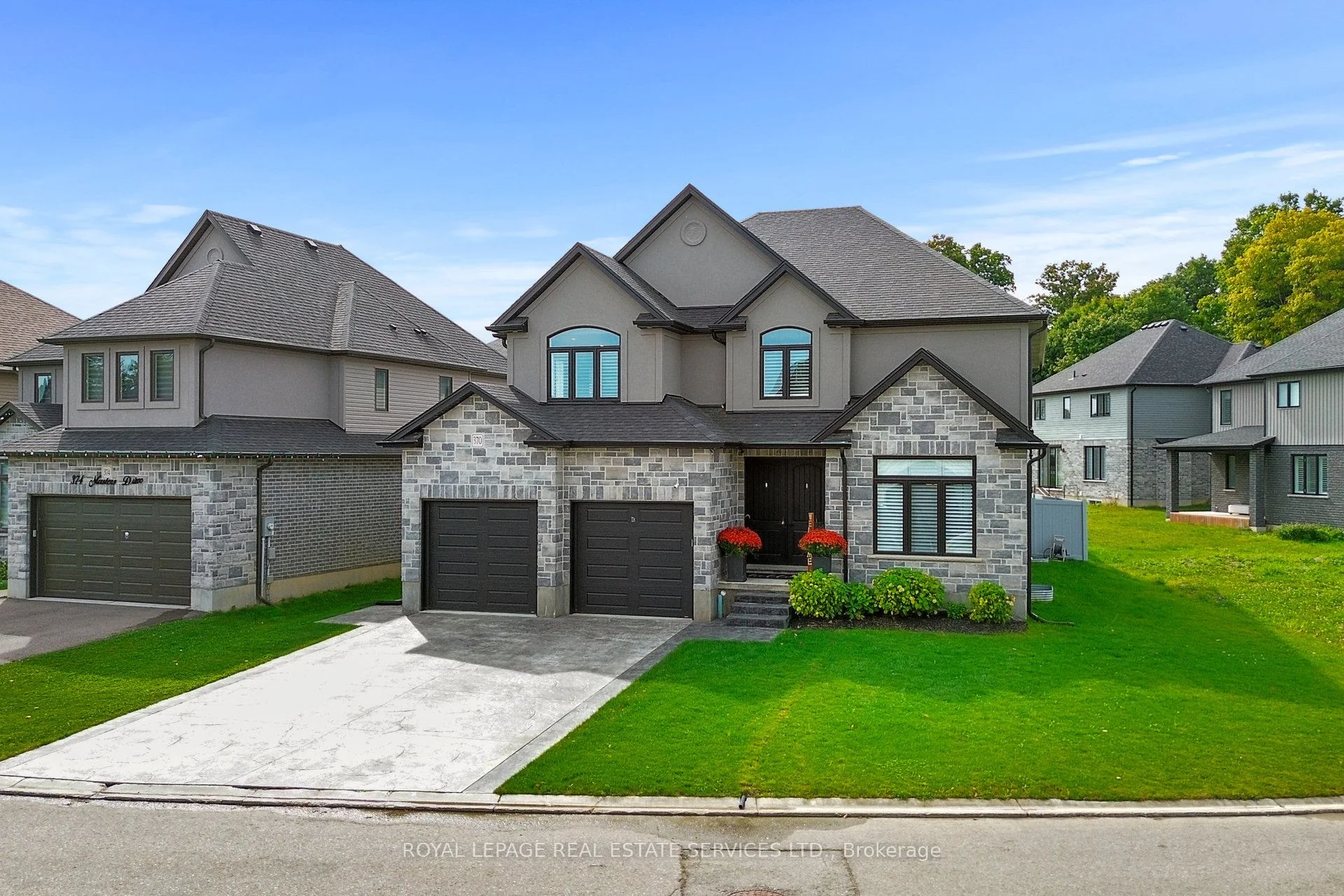 Detached in Woodstock