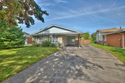 Detached in Niagara Falls