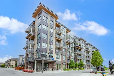 Condo Apartment in Grimsby