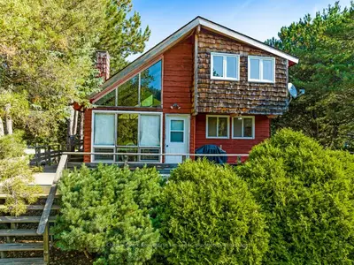 Detached in Blue Mountains