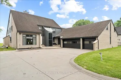 Detached in Lakeshore