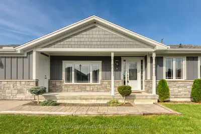 Detached Condo in Haldimand