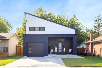 Detached in Niagara Falls