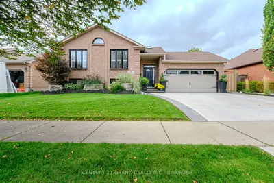 105 Blackfriar Lane, Brantford, On N3r 7w4