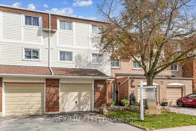 Condo Townhouse in Hamilton