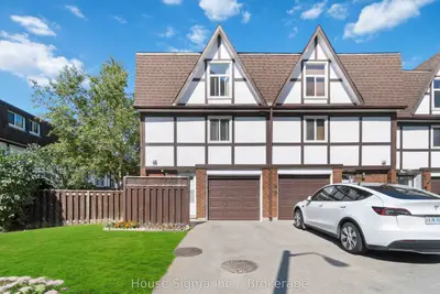 Condo Townhouse in Hamilton