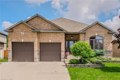 Detached in North Perth