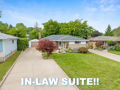 Detached in Niagara Falls