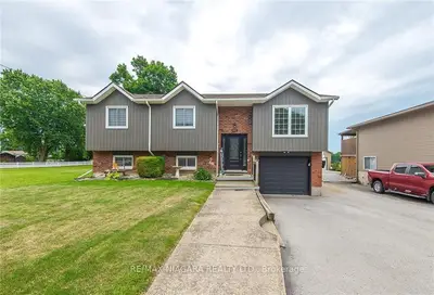 Detached in Port Colborne