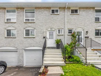 Condo Townhouse in Hamilton