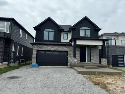 Detached in Niagara Falls