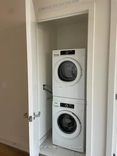 Condo Apartment in Hamilton