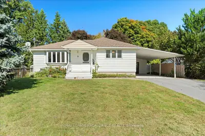 Detached in Prince Edward County