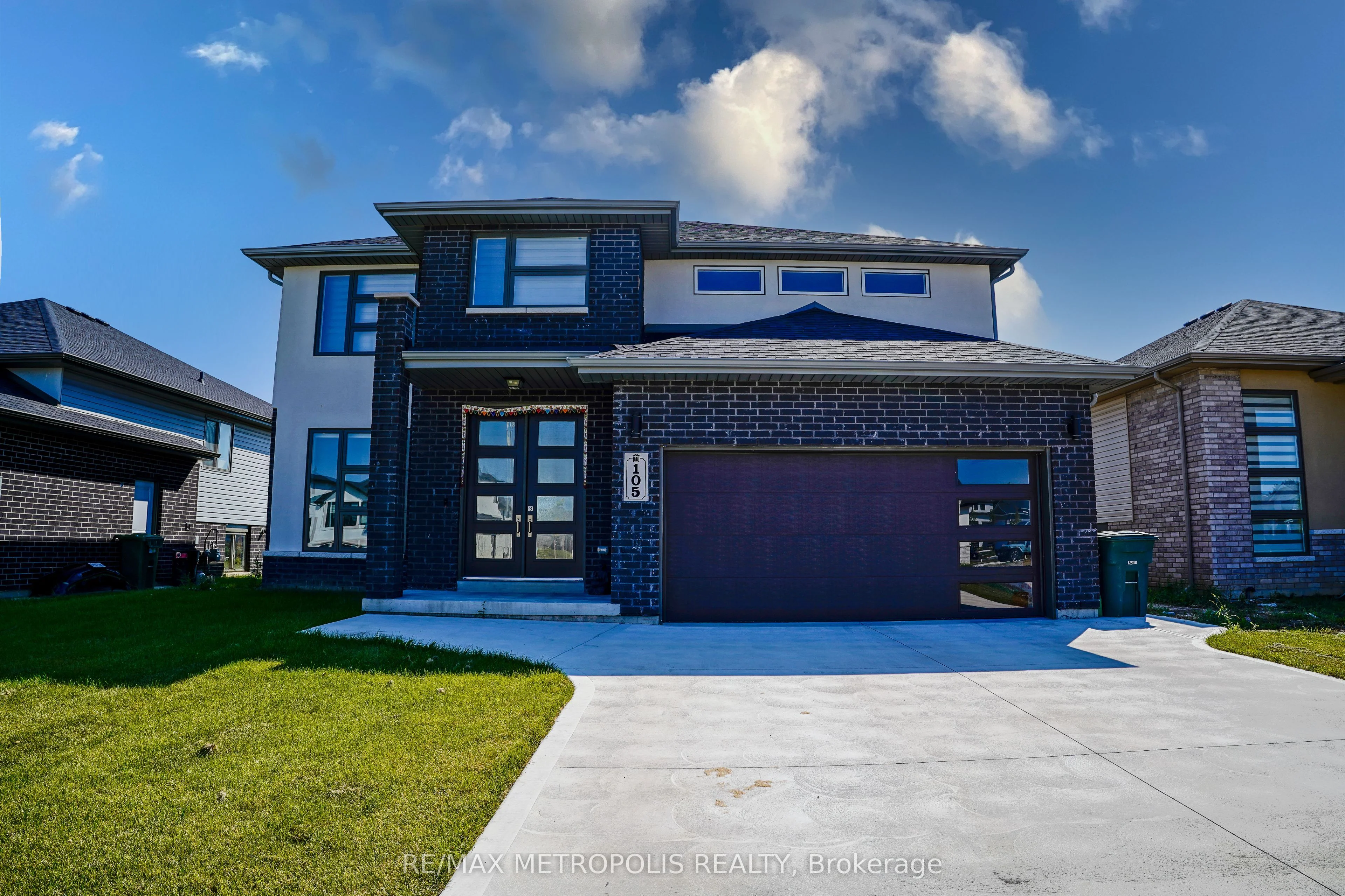 Detached in Amherstburg