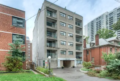 Condo Apartment in Hamilton