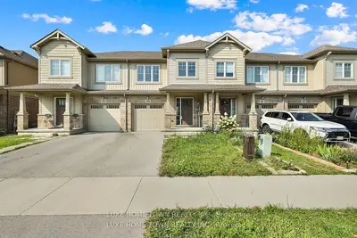 Att/Row/Townhouse in Welland