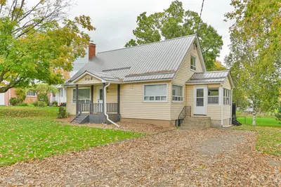 Detached in Centre Hastings