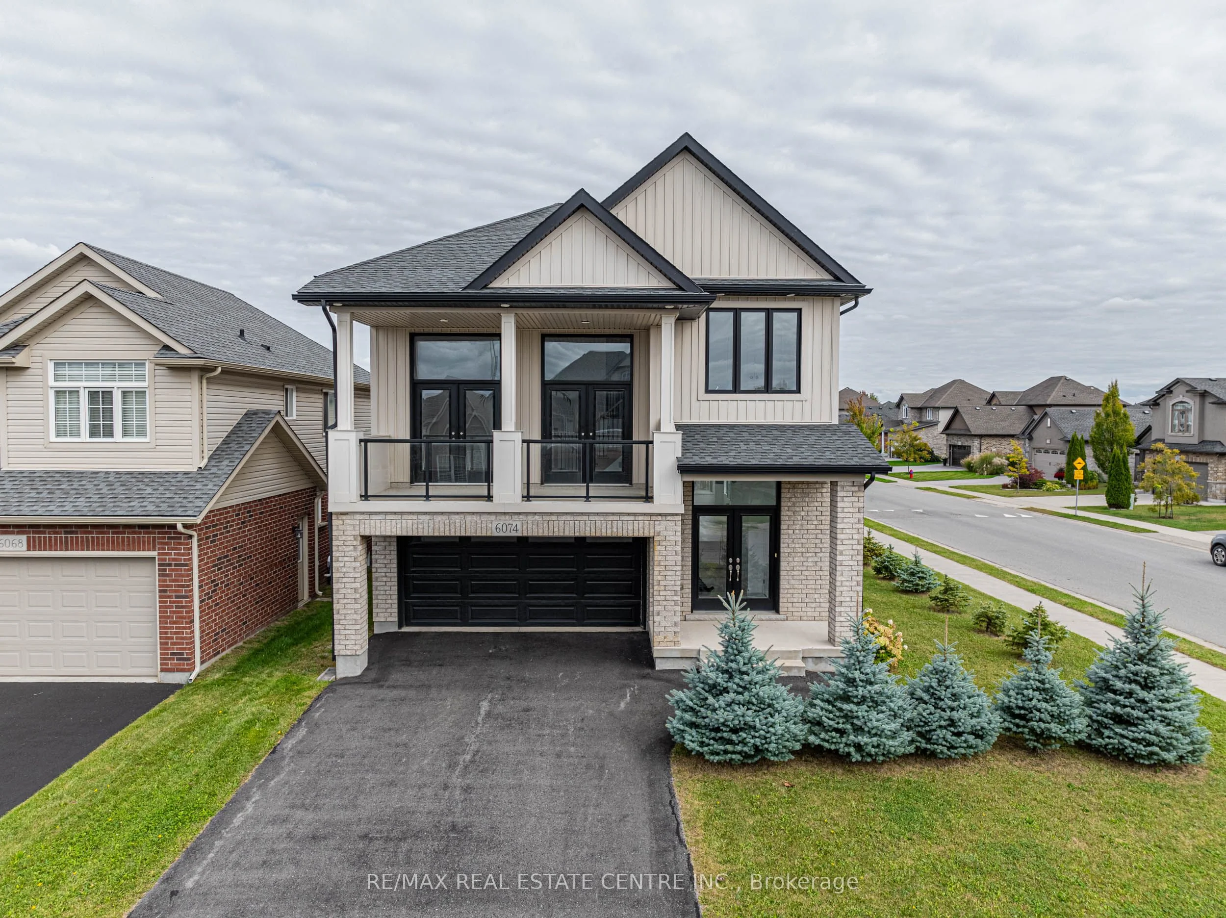 Detached in Niagara Falls