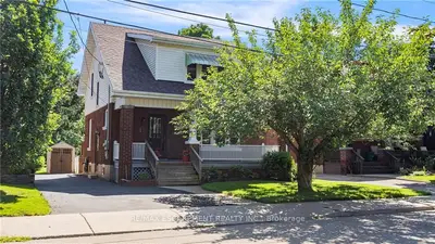 Detached in Brantford