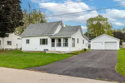 Detached in Chatham-Kent