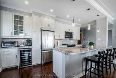 Condo Apartment in Hamilton